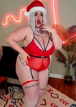 Gwen Adora